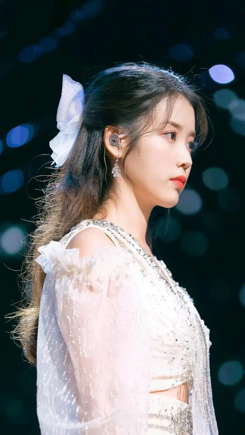 不允许你们没有第一张!#iu李知恩 #壁纸 #分享照片 #忘 - 抖音