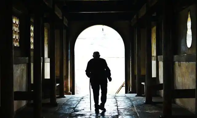 晚景凄凉的老人,大都拎不清两个现实
