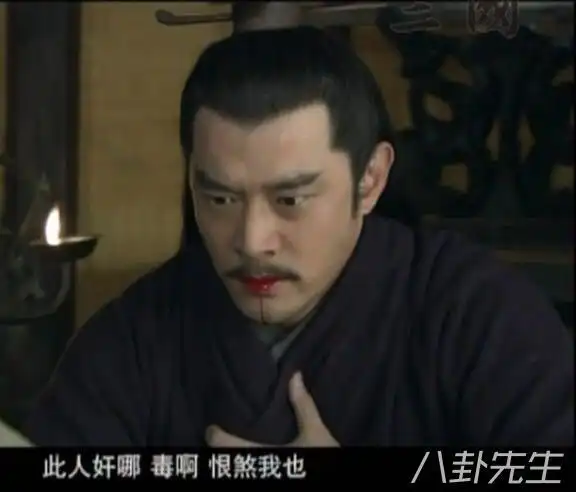 他是《新三国演义》里英姿飒爽,谋略超群的周瑜,简直可以媲美梁朝伟版