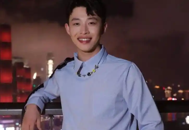 谢明皓声援曲婉婷贬低肖战和蔡徐坤想红却没有底线