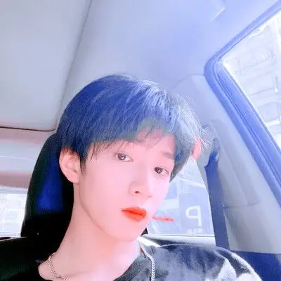 刘耀文头像星期三你轻轻一个吻 我疯狂体会