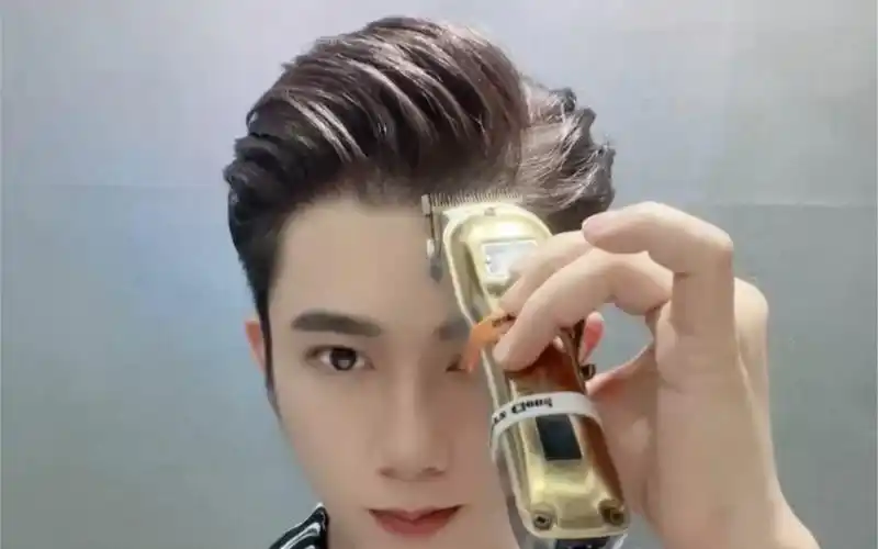 精致的三七侧背头造型