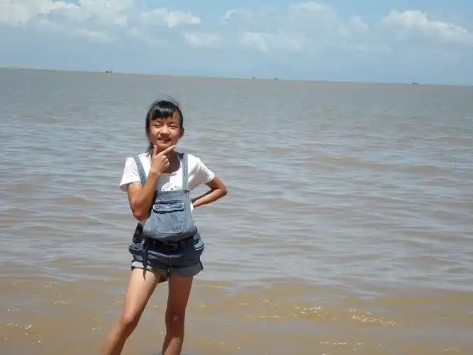 方形脸的 初一女生适合剪李宇春的发型么?