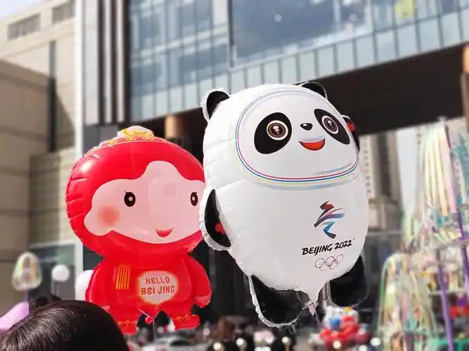 宝宝最爱玩的氢气球