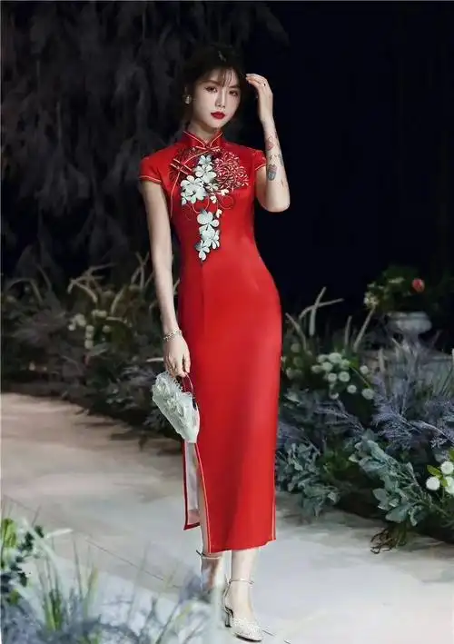 中国人最喜欢的红色旗袍穿上身不美都不行