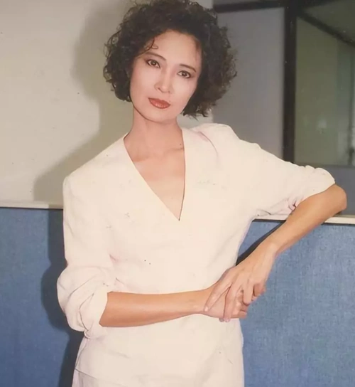 75岁萧芳芳近况曝光,7岁出道为父还债,今优雅依旧魅力不输当年__财经