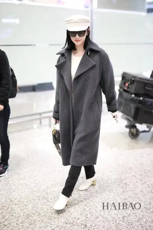 景甜11月20日现身上海机场,身穿长款大衣文静美丽