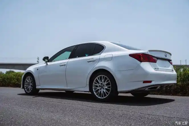 夏日来临与2012款雷克萨斯gs250fsport版一起打卡淝河大坝