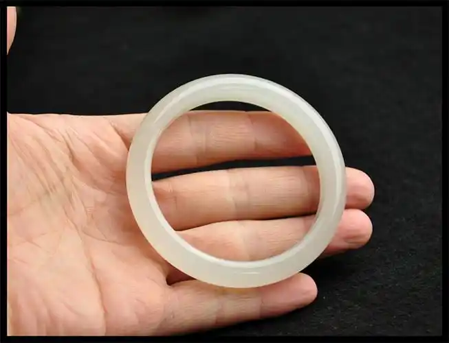 至翠斋方解石手镯唯美时尚百搭饰品石英石手镯光面镯子直径5859毫米