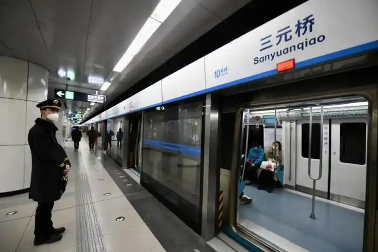 北京地铁三元桥站改造换新迎三线换乘