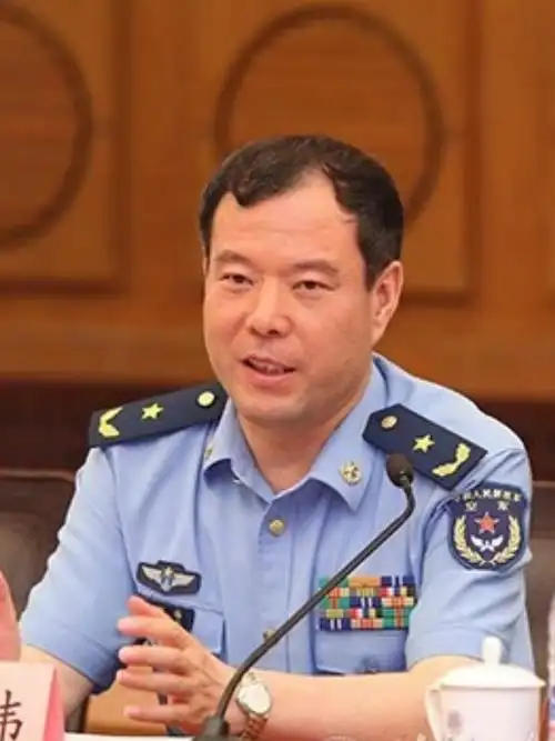 p>薛宏伟,男,汉族,中共党员,空军少将,现任武警部队政治工作部主任