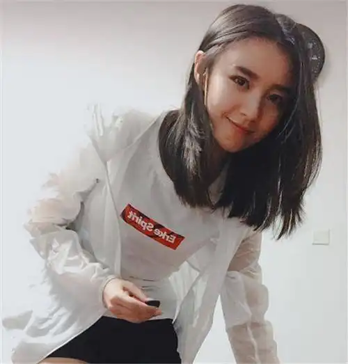 颜值第一女主播转型?歌姬团子跳槽虎牙直播首秀成吃鸡最强音