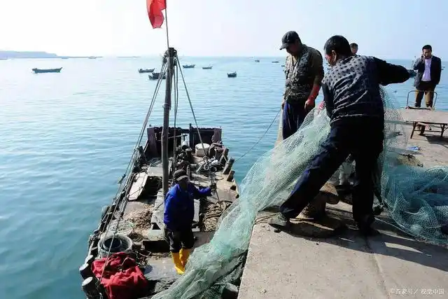 你知道舷臂拖网的安全操作注意事项对船员来说有多么重要吗