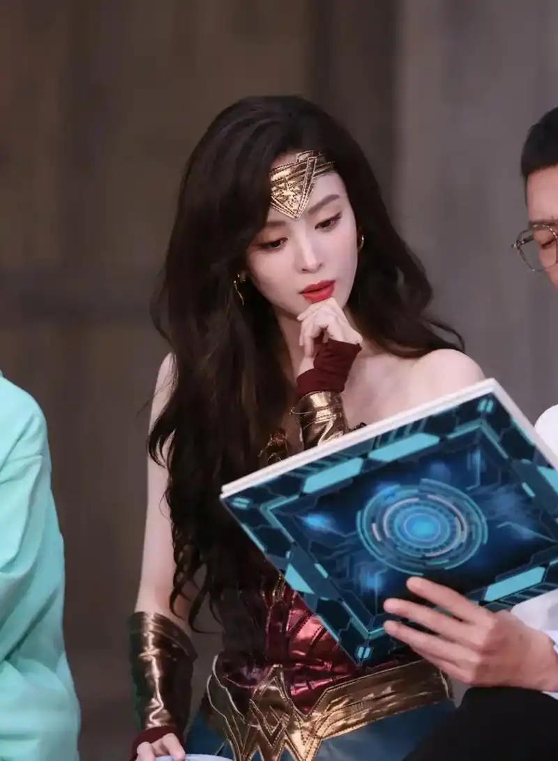 古力娜扎扮演的神奇女侠惊艳无比,若她生于三国时代,恐怕连闭月羞花的