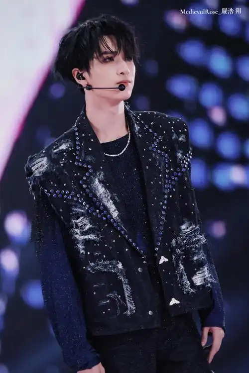 严浩翔楼间楼演唱会