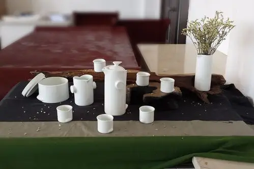 此本物原"陶瓷产品设计工作室主要是以创新的设计理念诠释陶瓷产品.