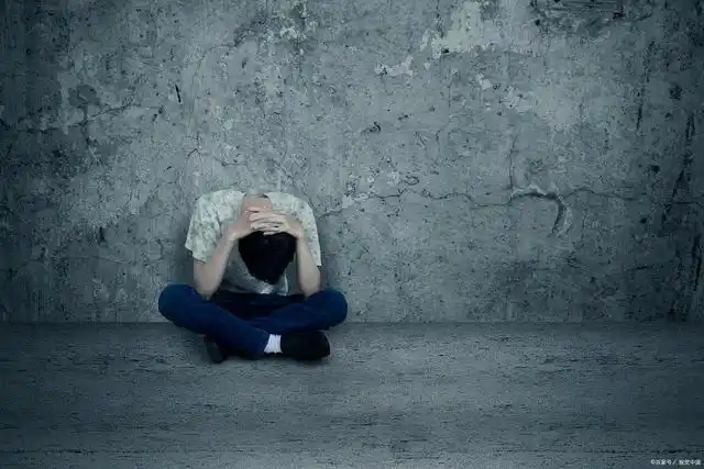 远不止表面那么简单,虽然有些人外表看似坚强,但其内心早已伤痕累累