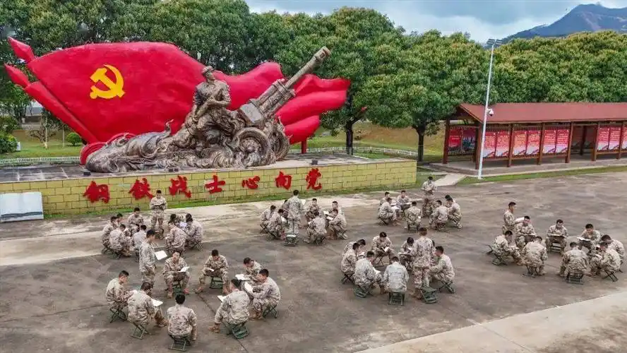 东部战区陆军部队掀起学习两会精神热潮
