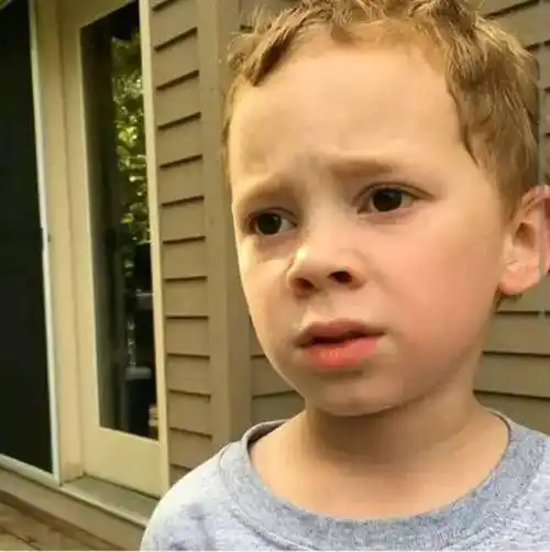 一天涨粉一百万红遍全球的假笑男孩的神奇魔力