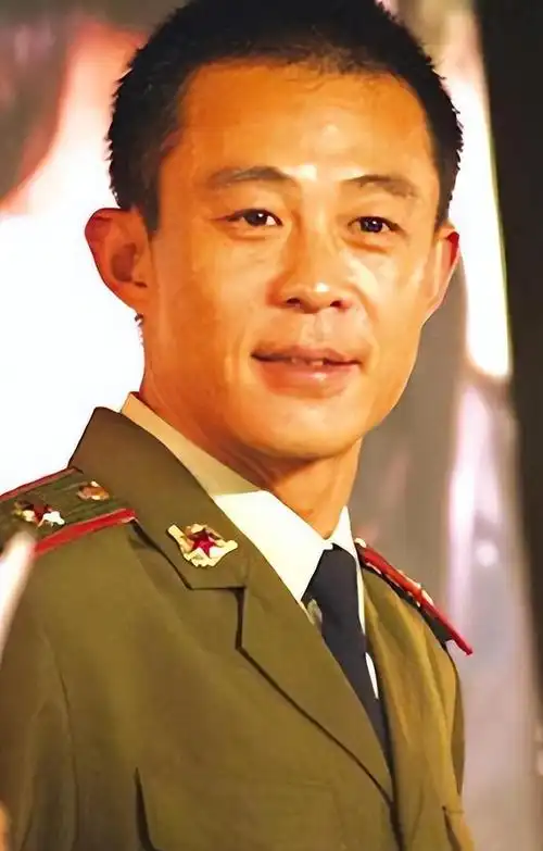 她是观众喜欢的学院派演员,离婚后只字不提前夫,与女儿相依为命|侯勇