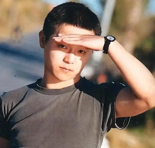 窦靖童:妈妈过的衣食无忧,但是落魄的父亲,是我每天的心病