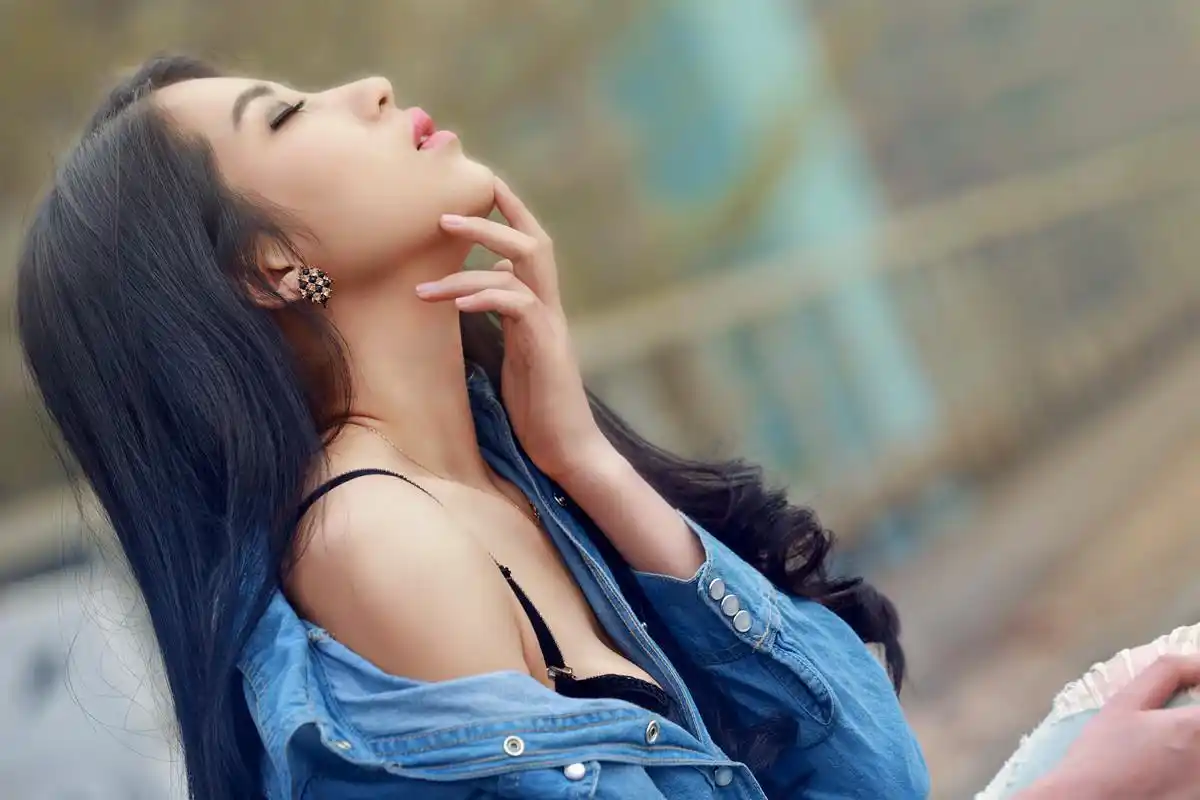 首页 桌面壁纸 美女壁纸 性感美女狂野妩媚唯美高清写真壁纸