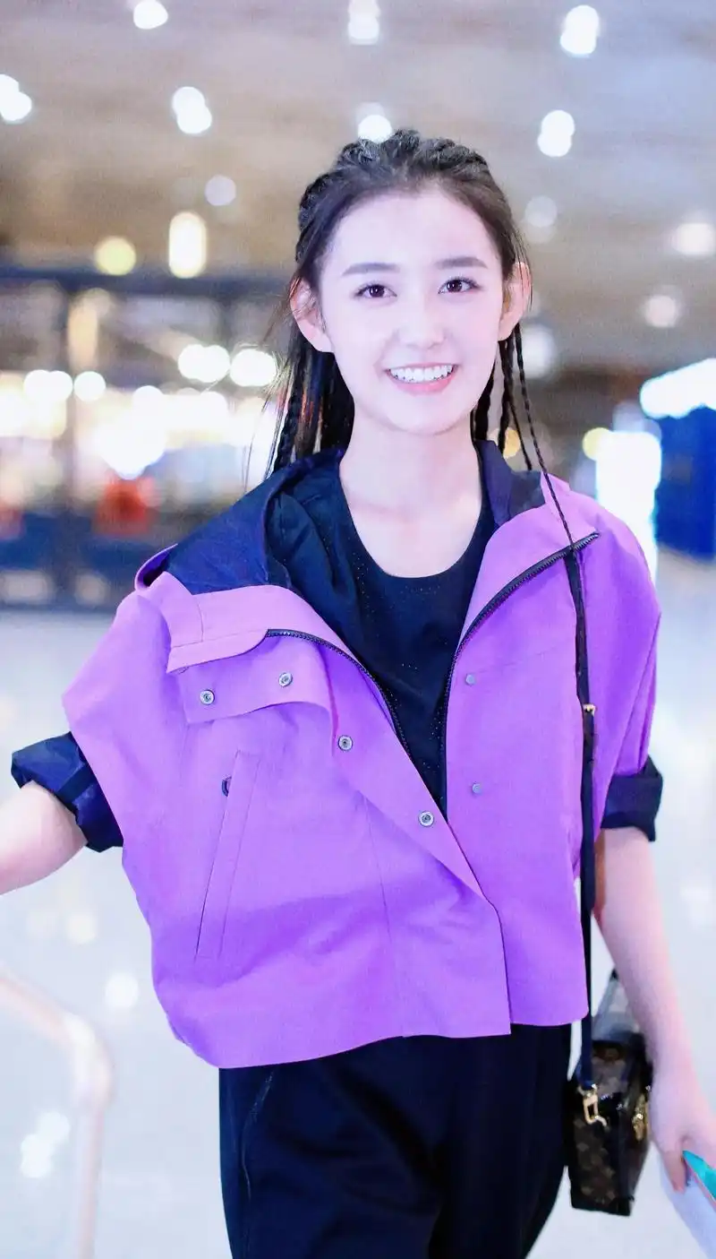 蒋依依:颜值与演技并存,粉丝心中的梦想使者 蒋依依,从童星到成熟演员