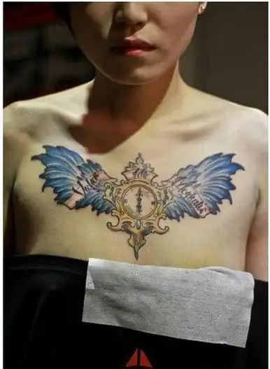 胸口纹身最新女生胸前胸下纹身图案大全好看的女生胸部纹身9女孩子