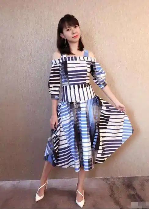 当年红遍大街小巷的卓依婷如今只能商演捞金人也老了