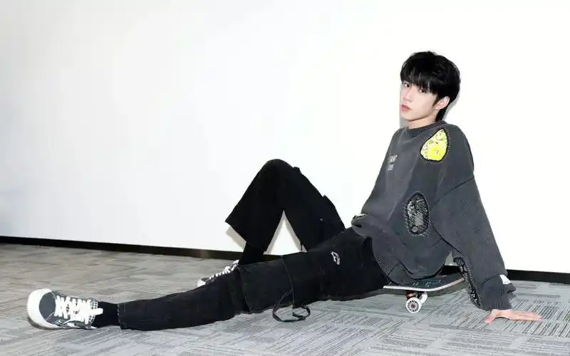 刘耀文  #刘耀文因为腿长进化为刘耀齐  #大长腿  #帅哥