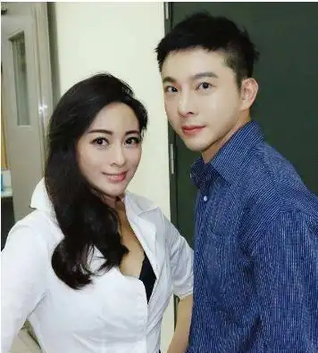 李婷宜的名字和赵薇捆绑在一起不仅是因为《还珠格格》,还有她们有个