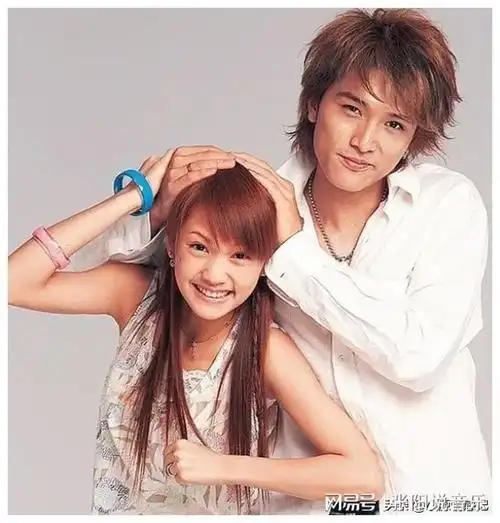 关系曝光后,杨丞琳被拍到多次出入邱泽家.