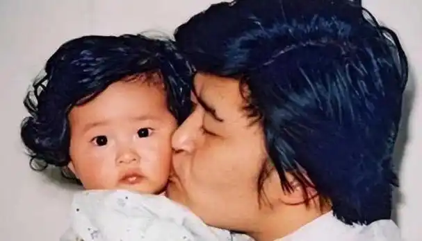 刘欢与老婆相识9天就闪婚相守30多年却依旧把妻子当作宝