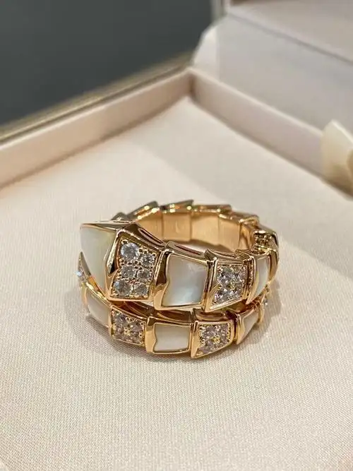 宝格丽半钻半白贝母蛇头戒指7878实物又闪又亮96宝格丽以令人