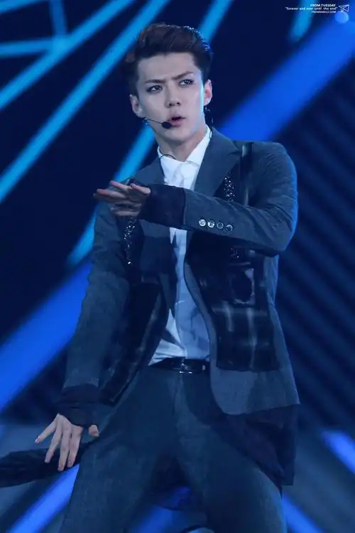 吴世勋街头男战士舞台,吴世勋街头照片