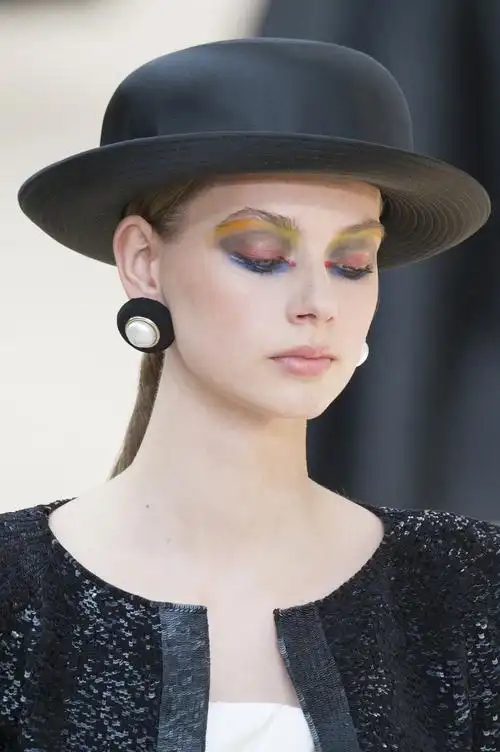 2017巴黎高定秀超模妆容大公开,fendi艳压全场?