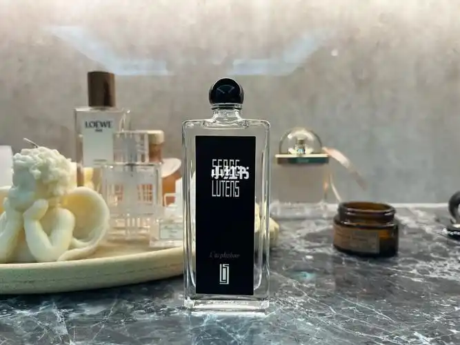 幽怨会一直回购的香水我自己真的非常爱它的味道冷冽的灰尘味号称香水