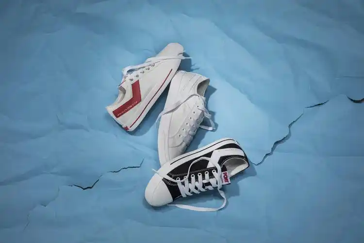 pony鞋子创意拍摄