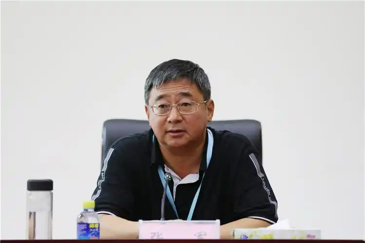 张军:凝心聚力战疫情担当作为助发展