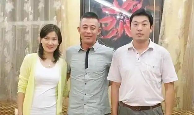 国家一级演员侯勇我这辈子最正确的决定就是娶了一个90后妻子