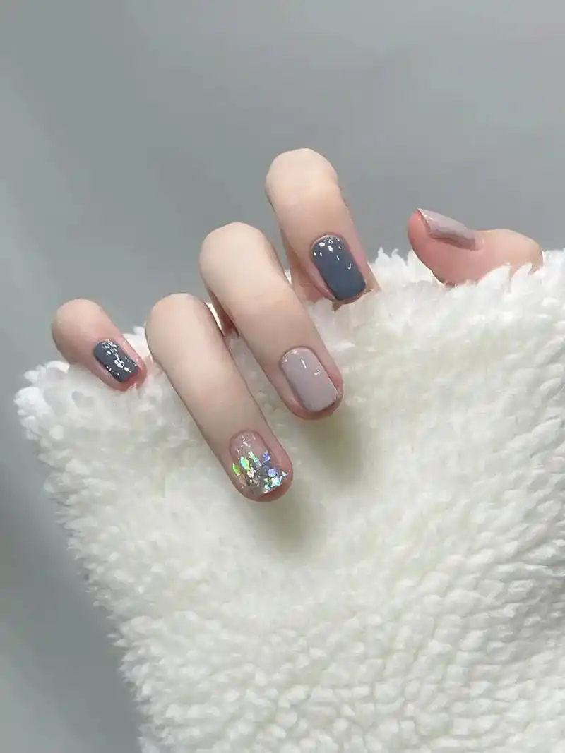 高级感冷淡风07跳色指甲油!#2022美甲 #超好看的美甲  - 抖音