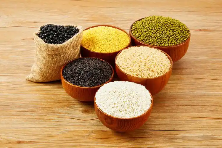 木纹五谷杂粮五谷组合粮食组合木碗麻袋黑米糙米绿豆