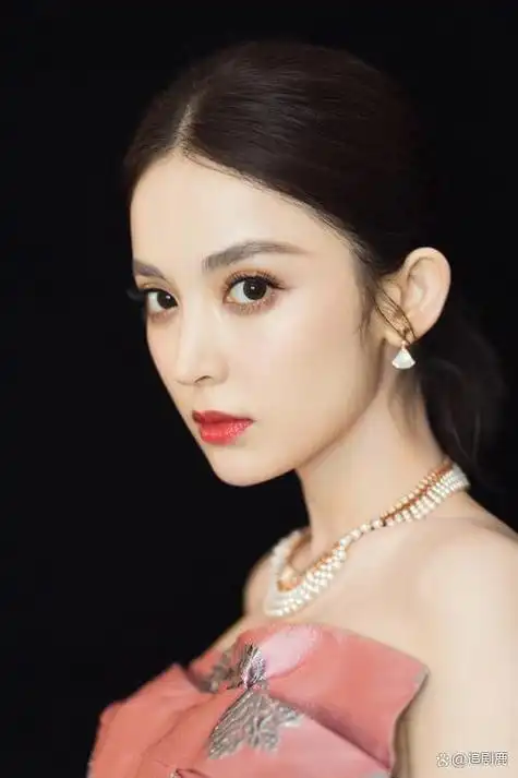 大揭秘:中国10大90后美女排行榜周冬雨排第2,古力娜扎比不上她