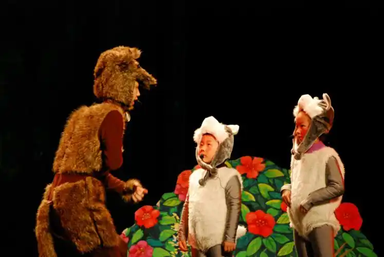 演出预告大型爆笑家庭互动舞台剧小红帽智逗狼外婆即将上演