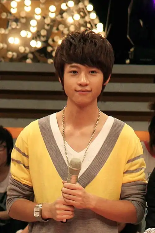 魏晨为新专辑狂练体格唱歌主持健身一个都不少