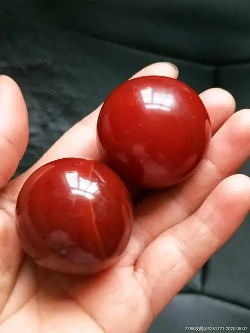 几十年特大红玛瑙珠子一对