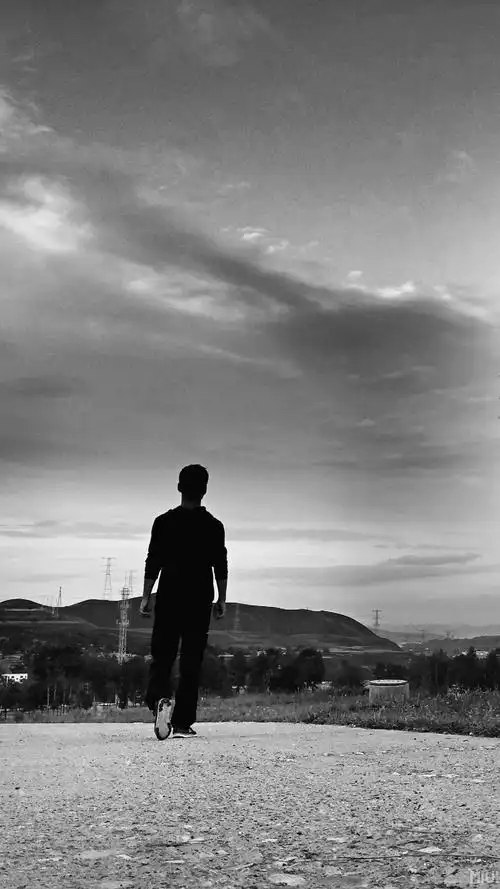 安安静静的做一个背影杀