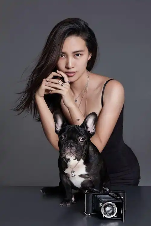 p>陈漫(chenman),1980年出生于北京,中国时尚摄影师,视觉艺术家,毕业