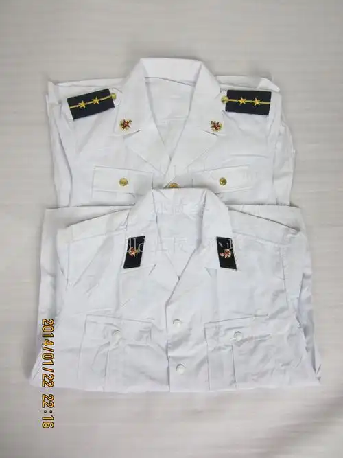 中国人民解放军海军的两种水手服有哪些区别