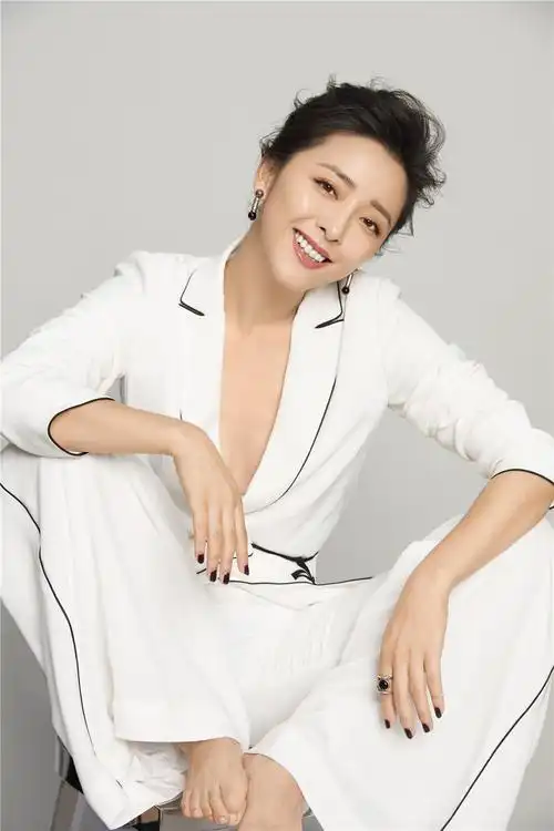 p>黄小蕾,1981年5月18日出生于重庆市万州区,中国内地女演员,主持人.